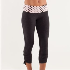 LULULEMON Wandering Yogi size 6 crop